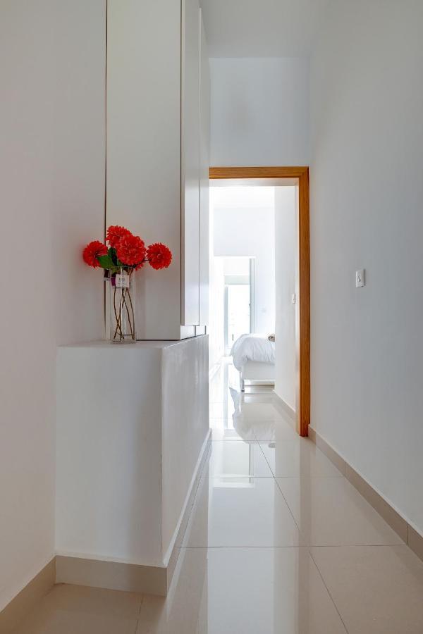 Prime Location Apartment With Side Seaviews Sliema Exterior photo