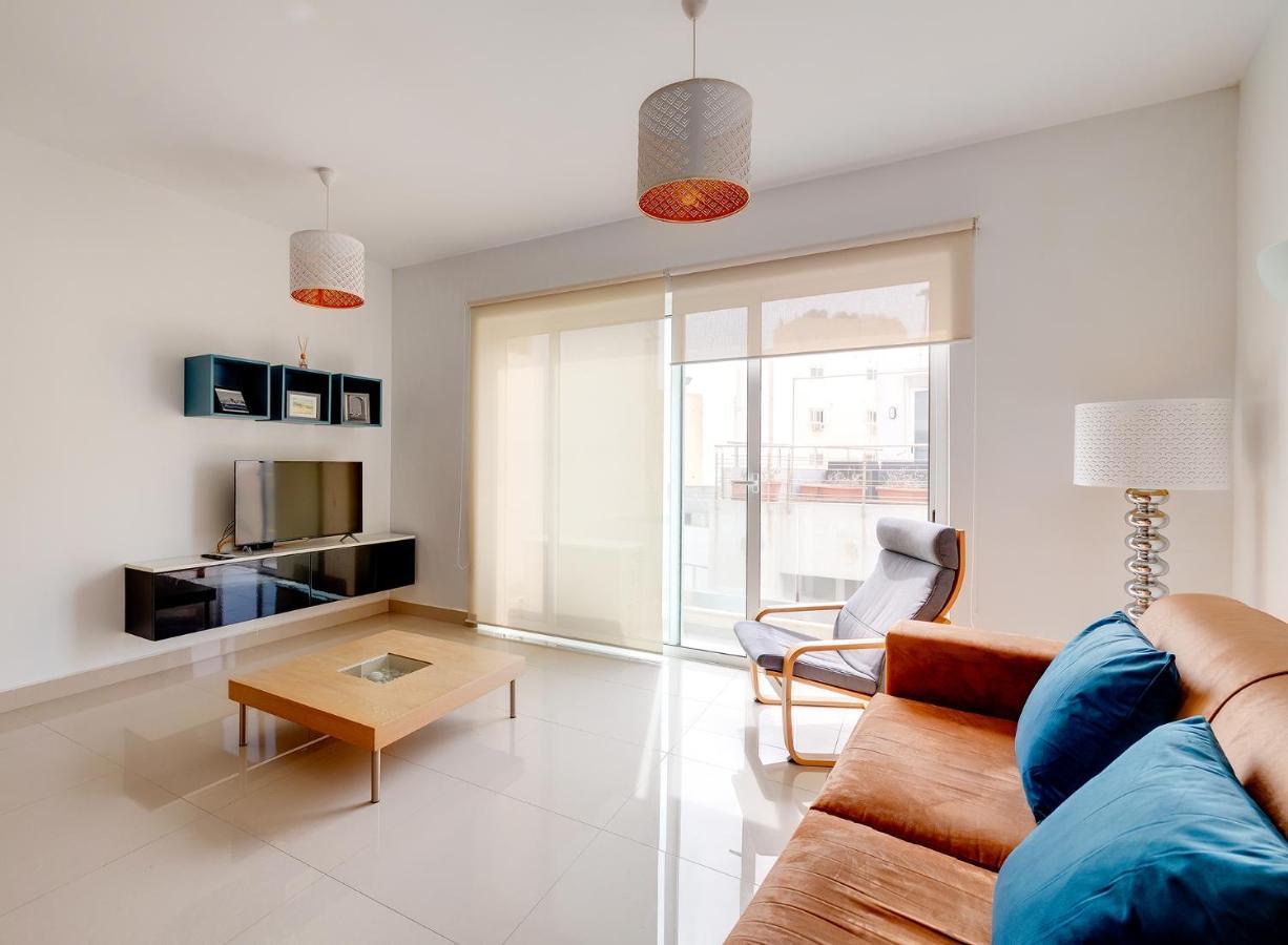 Prime Location Apartment With Side Seaviews Sliema Exterior photo