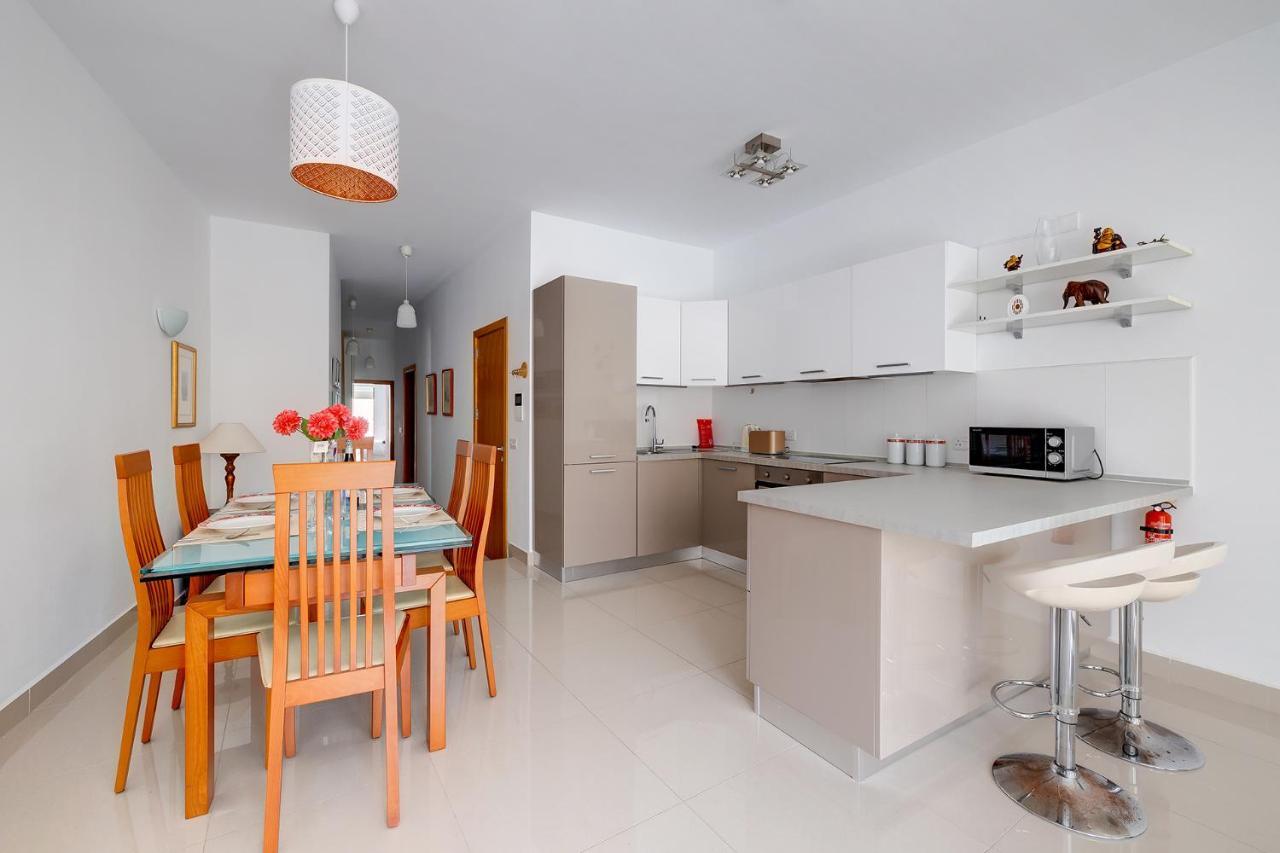 Prime Location Apartment With Side Seaviews Sliema Exterior photo