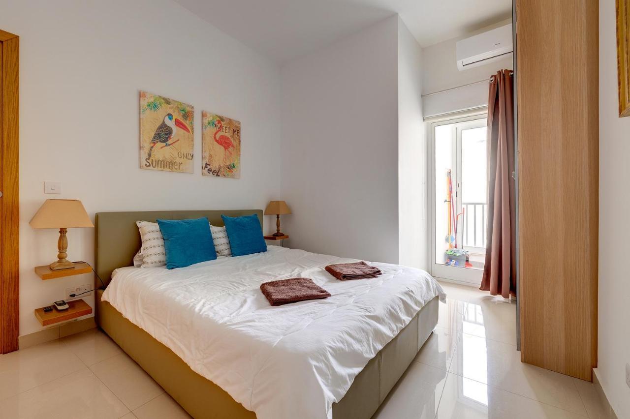 Prime Location Apartment With Side Seaviews Sliema Exterior photo