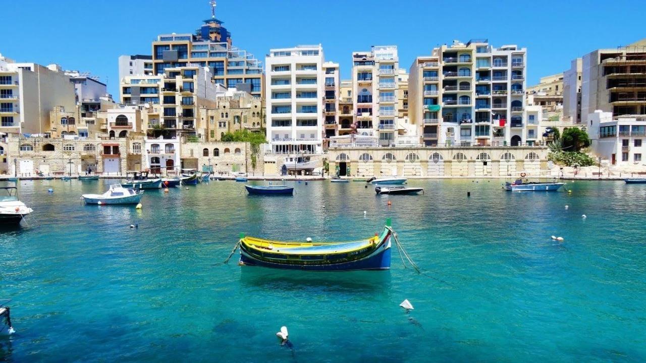 Prime Location Apartment With Side Seaviews Sliema Exterior photo