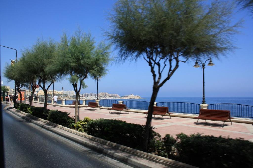 Prime Location Apartment With Side Seaviews Sliema Exterior photo