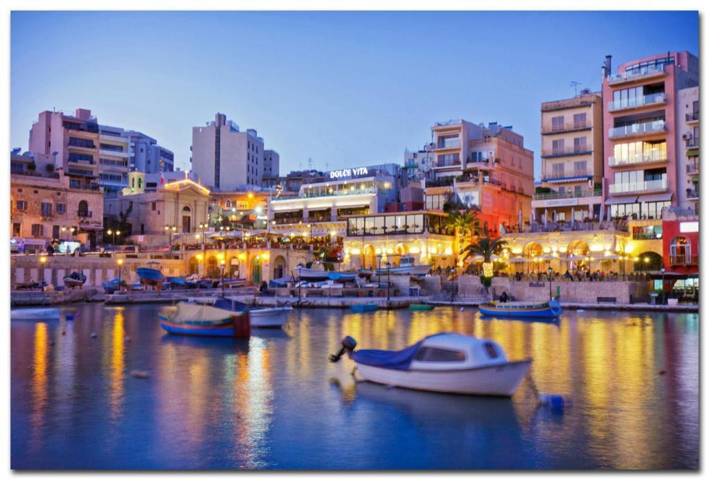 Prime Location Apartment With Side Seaviews Sliema Exterior photo