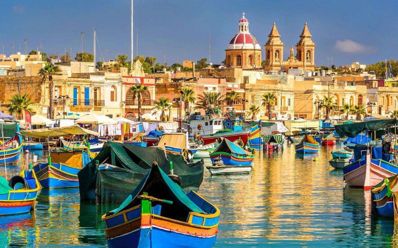 Prime Location Apartment With Side Seaviews Sliema Exterior photo